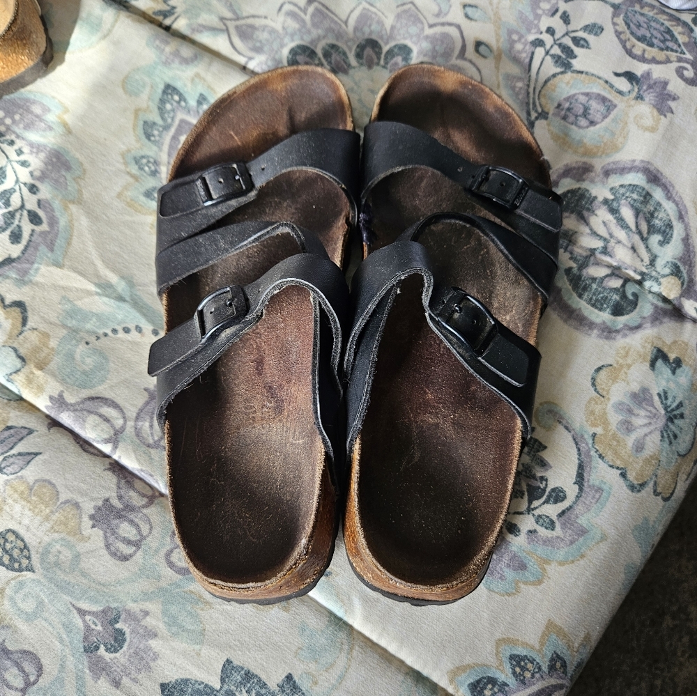 4 pairs of Birkenstocks- sz 9 (40) - Picture 4 of 5